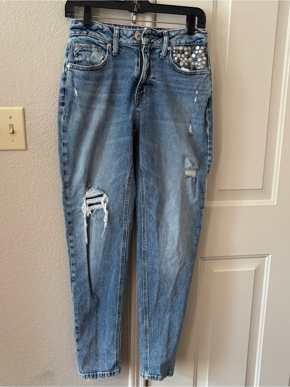edgely Light Blue Distressed Boyfriend Jeans with Studded Pocket Size 4